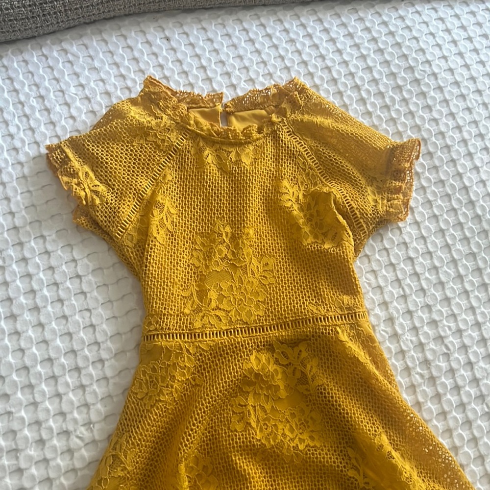 Girl lace yellow dress Size 8